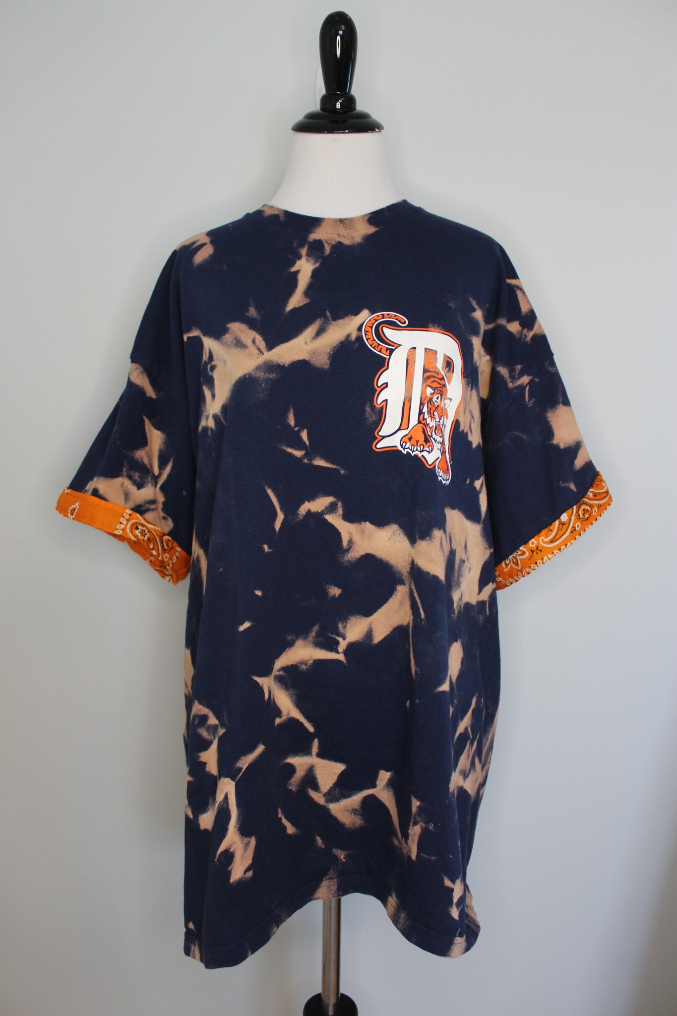 Detroit Tiger Bandana Sleeves Bleached Shirt