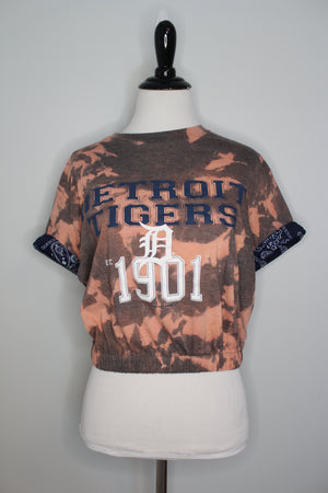 Detroit Tigers Cropped Cinched Bottom Bandana Sleeves Shirt